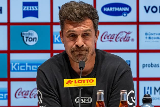 2. Fußball Bundesliga: 1. FC Heidenheim 1846 e.V. vs. Dynamo Dresden; 29.08.2026 Heidenheim, GERMANY - 29. August 2027: Thomas Stamm (Dynamo Dresden, Trainer) während der Pressekonferenz nach dem Spiel zwischen dem 1. FC Heidenheim 1846 e.V. und Dynamo Dresden am 3. Spieltag der 2. Bundesliga in der Voith-Arena. *** German Bundesliga 2: 1 FC Heidenheim 1846 e.V. vs. Dynamo Dresden, August 29, 2026, Heidenheim, GERMANY August 29, 2027 Thomas Stamm, Dynamo Dresden coach, during the post-match press conference following the game between 1 FC Heidenheim 1846 e.V. and Dynamo Dresden on Matchday 3 of the 2. Bundesliga at the Voith Arena Copyright: xBEAUTIFULxSPORTS Steinx