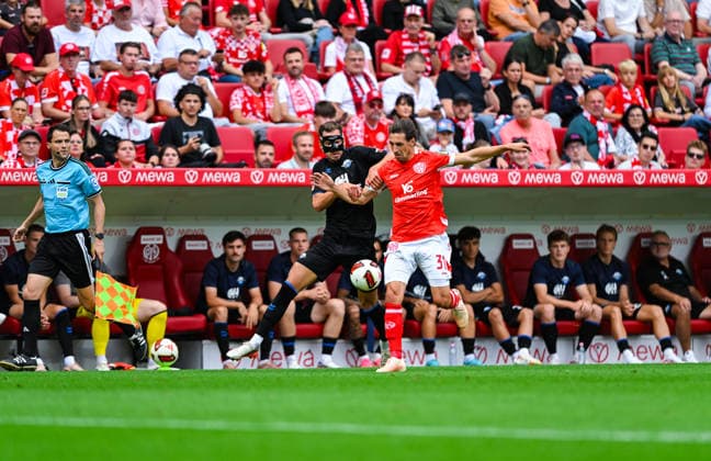 Dominik Kohr (1. FSV Mainz 05) und Marvin Pieringer (SC Paderborn) im Zweikampf waehrend des spiels der 1. Bundesliga zwischen 1. FSV Mainz 05 und SC Paderborn 07, MEWA Arena am 29. August 2026 in Mainz, Deutschland. (Foto von Silas Schueller DeFodi Images) +++ Dominik Kohr (1. FSV Mainz 05) and Marvin Pieringer (SC Paderborn) battle for the ball during the Bundesliga match between 1. FSV Mainz 05 and SC Paderborn 07 at MEWA Arena on August 29, 2026 in Mainz, Germany. (Photo by Silas Schueller DeFodi Images) DFB DFL REGULATIONS PROHIBIT ANY USE OF PHOTOGRAPHS AS IMAGE SEQUENCES AND OR QUASI-VIDEO. (Photo by Silas Schueller DeFodi Images) - *** Dominik Kohr of 1 FSV Mainz 05 and Marvin Pieringer of SC Paderborn battle for the ball during the Bundesliga match between 1 FSV Mainz 05 and SC Paderborn 07 at the MEWA Arena on August 29, 2026, in Mainz, Germany. Photo by Silas Schueller, DeFodi Images. Dominik Kohr of 1 FSV Mainz 05 and Marvin Pieringer of SC Paderborn battle for the ball during the Bundesliga match between 1 FSV Mainz 05 and SC Paderborn 07 at the MEWA Arena on August 29, 2026 in Mainz, Germany. Photo by Silas Schueller, DeFodi Images. DFB and DFL regulations prohibit any use of photographs as image sequences and or quasi-video. Photo by Silas Schueller, DeFodi Images