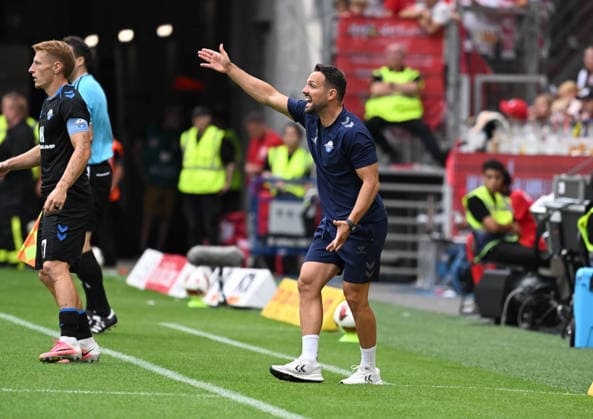 29.08.2026, xsltx, Fussball 1.Bundesliga, FSV Mainz 05 - SC Paderborn v.l. Ralf Kettemann (Cheftrainer SC Paderborn 07) (DFL DFB REGULATIONS PROHIBIT ANY USE OF PHOTOGRAPHS as IMAGE SEQUENCES and or QUASI-VIDEO) *** August 29, 2026, xsltx, Soccer 1st Bundesliga, FSV Mainz 05 vs. SC Paderborn – Ralf Kettemann, Head Coach of SC Paderborn 07. DFL and DFB regulations prohibit any use of photographs as image sequences and or quasi-video.