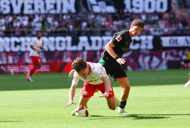 RB Leipzig - Moenchengladbach Bundesliga Leipzig, 29.08.2026, Red Bull Arena, Fussball, Bundesliga, Spieltag 1 , RB Leipzig vs. VFL Borussia Moenchengladbach , Im Bild v.l.: Rocco Reitz (20, RB Leipzig) und Philipp Sander ( 16, Gladbach) , *** RB Leipzig vs. Mönchengladbach, Bundesliga, Leipzig, August 29, 2026, Red Bull Arena, Soccer, Bundesliga, Matchday 1, RB Leipzig vs. VFL Borussia Mönchengladbach, Pictured from left: Rocco Reitz (20), RB Leipzig, and Philipp Sander (16), Gladbach,