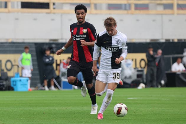 29.08.2026, Fussball, Herren, 1. Bundesliga, Saison 2026 2027, SV 07 Elversberg - Bayer 04 Leverkusen, Cole Campbell (SV 07 Elversberg), Malik Tillman (Bayer 04 Leverkusen) Elversberg Ursapharm-Arena an der Kaiserlinde Saarland Deutschland (DEU) *** August 29, 2026, Soccer, Men s, Bundesliga 1, 2026–2027 Season, SV 07 Elversberg vs. Bayer 04 Leverkusen, Cole Campbell (SV 07 Elversberg), Malik Tillman (Bayer 04 Leverkusen), Elversberg Ursapharm Arena an der Kaiserlinde, Saarland, Germany, DEU Copyright: xSebastianxBachx