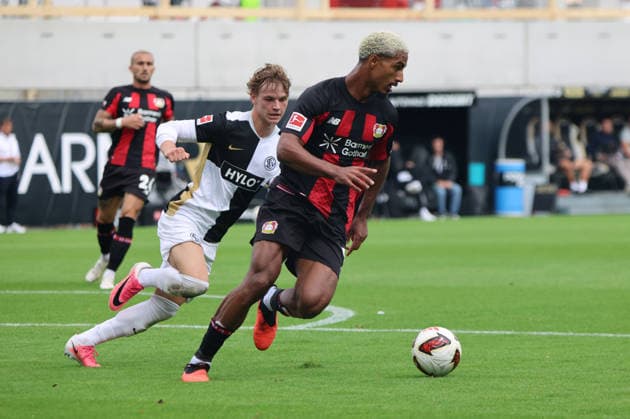 29.08.2026, Fussball, Herren, 1. Bundesliga, Saison 2026 2027, SV 07 Elversberg - Bayer 04 Leverkusen, Cole Campbell (SV 07 Elversberg), Loic Bade (Bayer 04 Leverkusen) Elversberg Ursapharm-Arena an der Kaiserlinde Saarland Deutschland (DEU) *** August 29, 2026, Soccer, Men s, 1. Bundesliga, 2026–2027 Season, SV 07 Elversberg vs. Bayer 04 Leverkusen, Cole Campbell (SV 07 Elversberg), Loic Bade (Bayer 04 Leverkusen), Ursapharm Arena an der Kaiserlinde, Saarland, Germany (DEU) Copyright: xSebastianxBachx