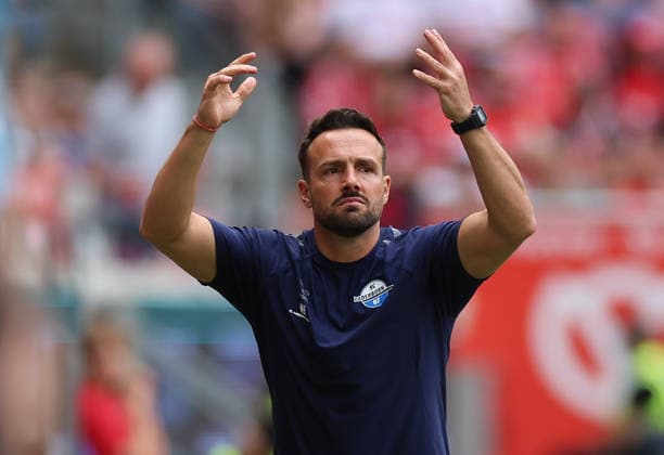 29.08.2026, Fussball Bundesliga, 1. FSV Mainz 05 - SC Paderborn, v.l., Trainer Ralf Kettemann (SC Paderborn) enttaeuscht, enttaeuscht schauend, dissapointed, traurig, frustiert, frust, gefrustet, frustrated DFL DFB REGULATIONS PROHIBIT ANY USE OF PHOTOGRAPHS AS IMAGE SEQUENCES AND OR QUASI-VIDEO. xdcx *** August 29, 2026, Bundesliga Soccer, 1. FSV Mainz 05 vs. SC Paderborn, from left, Coach Ralf Kettemann of SC Paderborn looks disappointed, sad, frustrated, frustrated DFL DFB REGULATIONS PROHIBIT ANY USE OF PHOTOGRAPHS AS IMAGE SEQUENCES AND OR QUASI-VIDEO xdcx Copyright: HMBxMedia Claus