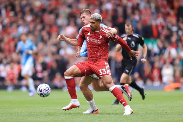 Football - Premier League - Liverpool v Nottingham Forest 29th August 2026 - Premier League - Liverpool v Nottingham Forest - Ronald Araujo of Liverpool battles with Liam Delap of Nottingham Forest - Photo: Simon Stacpoole Offside. Liverpool UK Copyright: xSimonxStacpoolexOffside