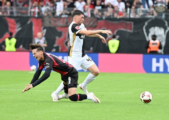 Fussball - Bundesliga - Saison 2026 27 29.08.2025 Ursapharm-Arena SV Elversberg (elv) - Bayer Leverkusen Afonso MOREIRA (Bayer Leverkusen), li - Felix KEIDEL (SV Elversberg) Fussball - Bundesliga - SV Elversberg *** German Bundesliga Season 2026-27, August 29, 2025, Ursapharm Arena: SV Elversberg vs. Bayer Leverkusen; Afonso MOREIRA (Bayer Leverkusen), Felix KEIDEL (SV Elversberg); German Bundesliga: SV Elversberg