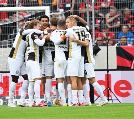Fussball - Bundesliga - Saison 2026 27 29.08.2025 Ursapharm-Arena SV Elversberg (elv) - Bayer Leverkusen 1. Elversberger Jubel in der Bundesliga nach dem 1:0 Fussball - Bundesliga - SV Elversberg *** Soccer Bundesliga Season 2026 27 August 29, 2025 Ursapharm Arena SV Elversberg vs. Bayer Leverkusen 1 Elversberg Celebrates in the Bundesliga After 1-0 Win Soccer Bundesliga SV Elversberg