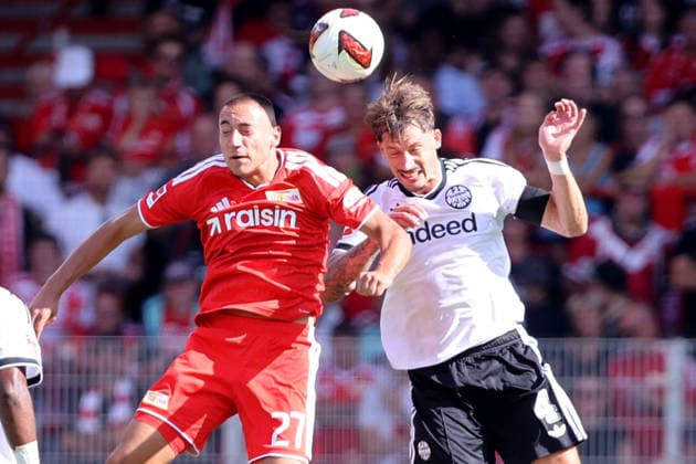 29.08.2026, xtgx, Fussball 1.Bundesliga, Union Berlin - Eintracht Frankfurt v.l. Marin Ljubicic (1. FC Union Berlin) Robin Koch (Eintracht Frankfurt) Zweikampf, Aktion, action, battle for the ball Berlin *** August 29, 2026, xtgx, Soccer, Bundesliga 1, Union Berlin vs. Eintracht Frankfurt, Marin Ljubicic, 1. FC Union Berlin, Robin Koch, Eintracht Frankfurt, tackle, action, battle for the ball, Berlin