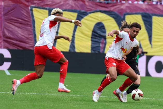 Deutschland: 1. Bundesliga 2026 2027, 1. Spieltag, RB Leipzig - Borussia Mönchengladbach, Red Bull Arena (Leipzig): Zweikampf von Tidiam Diadie Stephan Gomis (RB Leipzig, 27) und KÅ Itakura Ko Itakura (Borussia Mönchengladbach, 6) *** Germany 1 Bundesliga 2026–2027, Matchday 1, RB Leipzig vs. Borussia Mönchengladbach, Red Bull Arena Leipzig: A tackle between Tidiam Diadie (Stephan Gomis, RB Leipzig, 27) and Ko Itakura (Ko Itakura, Borussia Mönchengladbach, 6) Copyright: xLucasxWalterx