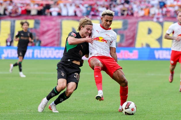 Hugo Bolin (Borussia Moenchengladbach) und Antonio Nusa (RB Leipzig) kaempfen um den Ball waehrend des Spiels der 1. Bundesliga zwischen RB Leipzig und Borussia Moenchengladbach, Red Bull Arena am 29. August 2026 in Leipzig, Deutschland. (Foto von Marco Steinbrenner DeFodi Images) +++ Hugo Bolin (Borussia Moenchengladbach) und Antonio Nusa (RB Leipzig) battle for the ball during the Bundesliga match between RB Leipzig and Borussia Moenchengladbach at Red Bull Arena on August 29, 2026 in Leipzig, Germany. (Photo by Marco Steinbrenner DeFodi Images) DFB DFL REGULATIONS PROHIBIT ANY USE OF PHOTOGRAPHS AS IMAGE SEQUENCES AND OR QUASI-VIDEO. (Photo by Marco Steinbrenner DeFodi Images) - *** Hugo Bolin of Borussia Mönchengladbach and Antonio Nusa of RB Leipzig battle for the ball during the Bundesliga match between RB Leipzig and Borussia Mönchengladbach, Red Bull Arena on August 29, 2026, in Leipzig, Germany. Photo by Marco Steinbrenner, DeFodi Images. Hugo Bolin of Borussia Mönchengladbach and Antonio Nusa of RB Leipzig battle for the ball during the Bundesliga match between RB Leipzig and Borussia Mönchengladbach at Red Bull Arena on August 29, 2026 in Leipzig, Germany. Photo by Marco Steinbrenner, DeFodi Images. DFB and DFL regulations prohibit any use of photographs as image sequences and or quasi-video. Photo by Marco Steinbrenner, DeFodi Images