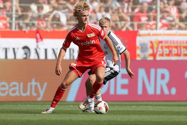 29.08.2026, xtgx, Fussball 1.Bundesliga, Union Berlin - Eintracht Frankfurt v.l. Tom Rothe (1. FC Union Berlin) Jonathan Jonny Burkardt (Eintracht Frankfurt) Zweikampf, Aktion, action, battle for the ball Berlin *** August 29, 2026, xtgx, Soccer, Bundesliga 1, Union Berlin vs. Eintracht Frankfurt, Tom Rothe, 1. FC Union Berlin, Jonathan Jonny Burkardt, Eintracht Frankfurt, tackle, action, battle for the ball, Berlin