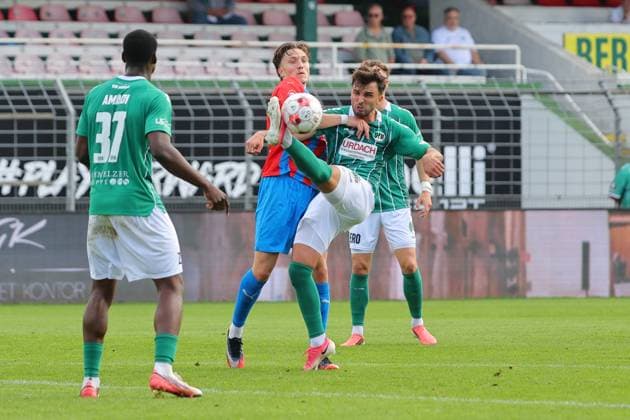 29.08.26, GER, Regionalliga Nord, Fussball, 6. Spieltag, Saison 2026 2027, VfB Lübeck vs SV Drochtersen Assel Sean Busch (SV Drochtersen Assel 29) im Zweikampf gegen Dardan Karimani (VfB Luebeck 10) Luebeck Dietmar-Scholze-Stadion an der Lohmuehle SH Germany Copyright: xnordphotoxGmbHx xTauchnitzx