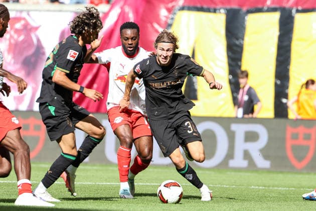 Deutschland: 1. Bundesliga 2026 2027, 1. Spieltag, RB Leipzig - Borussia Mönchengladbach, Red Bull Arena (Leipzig): Hugo Bolin (Borussia Mönchengladbach, 38) am Ball *** Germany 1 Bundesliga 2026–2027, Matchday 1, RB Leipzig vs. Borussia Mönchengladbach, Red Bull Arena Leipzig, Hugo Bolin (Borussia Mönchengladbach), 38 touches Copyright: xLucasxWalterx