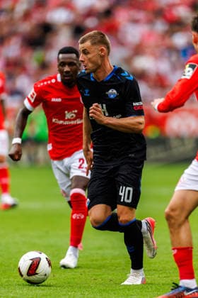 MAINZ, GERMANY - AUGUST 29: Gabriel Vidovic (SC Paderborn 07, 40) runs with the ball during the Bundesliga match between 1. FSV Mainz 05 vs. SC Paderborn 07 at MEWA Arena on matchday 1 of the 1. Bundesliga on August 29, 2026 in Mainz, Germany. DFL REGULATIONS PROHIBIT ANY USE OF PHOTOGRAPHS AS IMAGE SEQUENCES AND OR QUASI-VIDEO. Copyright: xStephanxHahnex