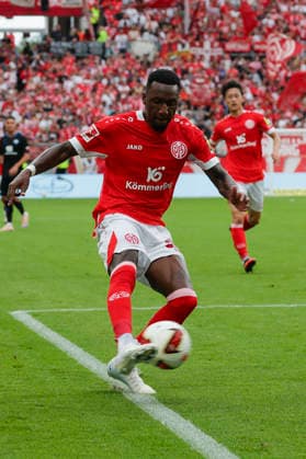 Im Bild: Sheraldo Becker (FSV Mainz 05, 23) mit der Hereingabe. 29.08.2026, FSV Mainz 05 - SC Paderborn 07, 1. Bundesliga, 1. Spieltag, Deutschland, Mainz, MEWA Arena, DFL REGULATIONS PROHIBIT ANY USE OF PHOTOGRAPHS AS IMAGE SEQUENCES AND OR QUASI-VIDEO. *** Pictured: Sheraldo Becker of FSV Mainz 05, No. 23, with the cross on August 29, 2026, FSV Mainz 05 vs. SC Paderborn 07, Bundesliga 1, Matchday 1, Germany, Mainz, MEWA Arena, DFL REGULATIONS PROHIBIT ANY USE OF PHOTOGRAPHS AS IMAGE SEQUENCES AND OR QUASI-VIDEO Copyright: HMBxMedia xJulienxBecker