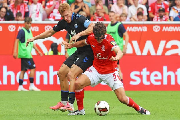 Mainz, Deutschland 29. August 2026: 1. BL - 2026 2027 - Sp. 1 - 1. FSV Mainz 05 gegen SC Paderborn 07 Im Bild: v. li. im Zweikampf Laurin Curda (SCP) gegen Fabio Gruber (FSV). DFL regulations prohibit any use of photographs as image sequences and or quasi-video Mewa Arena Rheinland - Pfalz *** Mainz, Germany, August 29, 2026, Bundesliga 2026–2027, Matchday 1, Match 1: FSV Mainz 05 vs. SC Paderborn 07. Pictured, from left, in a tackle: Laurin Curda (SCP) against Fabio Gruber (FSV). DFL regulations prohibit any use of photographs as image sequences and or quasi-video. Mewa Arena, Rhineland-Palatinate Copyright: xFotostandx xRacochax