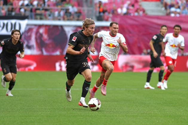 1. Fußball Bundesliga: RB Leipzig - Borussia Mönchengladbach; 29.08.2026 Hugo Bolin (38, Borussia Mönchengladbach). LEIPZIG, DEUTSCHLAND - AUGUST 29: Bundesliga-Spiel RB Leipzig - Borussia Mönchengladbach in der Red Bull Arena am 1. Spieltag der 1. Bundesliga am August 29, 2026 in Leipzig, Deutschland. DFL REGULATIONS PROHIBIT ANY USE OF PHOTOGRAPHS AS IMAGE SEQUENCES AND OR QUASI-VIDEO. *** 1 German Bundesliga: RB Leipzig vs. Borussia Mönchengladbach, August 29, 2026, Hugo Bolin 38, Borussia Mönchengladbach, LEIPZIG, GERMANY AUGUST 29 Bundesliga match between RB Leipzig and Borussia Mönchengladbach at the Red Bull Arena on Matchday 1 of the Bundesliga on August 29, 2026 in Leipzig, Germany. DFL regulations prohibit any use of photographs as image sequences and or quasi-video. Copyright: xBEAUTIFULxSPORTS JanxKaeferx