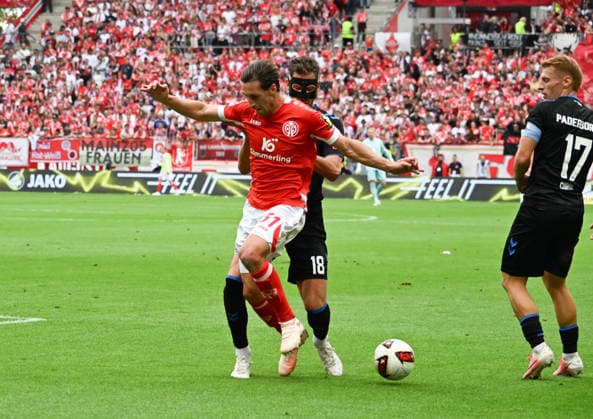 29.08.2026, xsltx, Fussball 1.Bundesliga, FSV Mainz 05 - SC Paderborn v.l. Dominik Kohr (1. FSV Mainz 05), Marvin Pieringer (SC Paderborn 07) (DFL DFB REGULATIONS PROHIBIT ANY USE OF PHOTOGRAPHS as IMAGE SEQUENCES and or QUASI-VIDEO) *** August 29, 2026, xsltx, Soccer 1st Bundesliga, FSV Mainz 05 vs. SC Paderborn: Dominik Kohr (1) for FSV Mainz 05, Marvin Pieringer for SC Paderborn 07. DFL and DFB regulations prohibit any use of photographs as image sequences and or quasi-video.