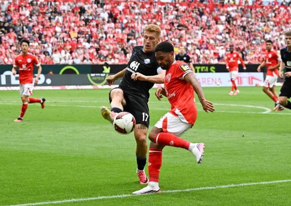 29.08.2026, xsltx, Fussball 1.Bundesliga, FSV Mainz 05 - SC Paderborn v.l. Laurin Curda (SC Paderborn 07) stoppt Phillipp Mwene (1. FSV Mainz 05) (DFL DFB REGULATIONS PROHIBIT ANY USE OF PHOTOGRAPHS as IMAGE SEQUENCES and or QUASI-VIDEO) *** August 29, 2026, xsltx, Soccer 1st Bundesliga, FSV Mainz 05 vs. SC Paderborn – Laurin Curda (SC Paderborn 07) stops Phillipp Mwene (1, FSV Mainz 05). DFL and DFB regulations prohibit any use of photographs as image sequences and or quasi-video.