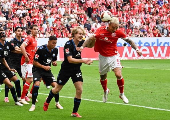 29.08.2026, xsltx, Fussball 1.Bundesliga, FSV Mainz 05 - SC Paderborn v.re. Phillip Tietz (1. FSV Mainz 05) verfehlt mit einem Kopfball nur knapp das Tor (DFL DFB REGULATIONS PROHIBIT ANY USE OF PHOTOGRAPHS as IMAGE SEQUENCES and or QUASI-VIDEO) *** August 29, 2026, xsltx, Soccer 1 Bundesliga, FSV Mainz 05 vs. SC Paderborn – Referee: Phillip Tietz – 1st half: FSV Mainz 05 narrowly misses the goal with a header. DFL and DFB regulations prohibit any use of photographs as image sequences and or quasi-video.