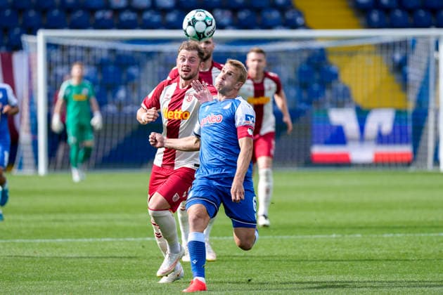 v.li.: Lucas Hermes (Regensburg, 27), Valentin Lässig (TSG II, 6), Zweikampf, Spielszene, Duell, duel, tackle, tackling, Dynamik, Action, Aktion, 29.08.2026, Sinsheim (Deutschland), Fussball, 3. Liga, TSG 1899 Hoffenheim II - SSV Jahn Regensburg, DFB DFL REGULATIONS PROHIBIT ANY USE OF PHOTOGRAPHS AS IMAGE SEQUENCES AND OR QUASI-VIDEO.
