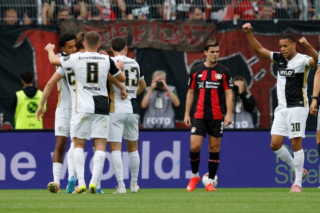29.08.2026, xjrdrx, Fussball 1.Bundesliga, SV Elversberg - Bayer 04 Leverkusen v.l. Torjubel nach dem Tor zum celebrating the goal celebrate 1:0 durch Lukas Petkov (SV Elversberg) (DFL DFB REGULATIONS PROHIBIT ANY USE OF PHOTOGRAPHS as IMAGE SEQUENCES and or QUASI-VIDEO) Elversberg *** August 29, 2026, xjrdrx, Soccer, Bundesliga 1, SV Elversberg vs. Bayer 04 Leverkusen: Goal celebration after Lukas Petkov scored the 1–0 goal for SV Elversberg. DFL and DFB regulations prohibit any use of photographs as image sequences and or quasi-video. Elversberg