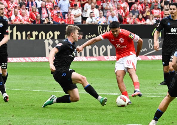 29.08.2026, xsltx, Fussball 1.Bundesliga, FSV Mainz 05 - SC Paderborn v.l. Jano ter Horst (SC Paderborn 07) blockt den Schuss von Nadiem Amiri (1. FSV Mainz 05) (DFL DFB REGULATIONS PROHIBIT ANY USE OF PHOTOGRAPHS as IMAGE SEQUENCES and or QUASI-VIDEO) *** August 29, 2026, xsltx, Soccer 1st Bundesliga, FSV Mainz 05 vs. SC Paderborn: Jano ter Horst of SC Paderborn 07 blocks a shot by Nadiem Amiri. 1 FSV Mainz 05. DFL and DFB regulations prohibit any use of photographs as image sequences and or QUASI VIDEO