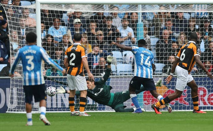 Coventry City v Hull City Premier League Hull City Goalkeeper Konstantinos Tzolakis makes a crucial save during the Premier League match at the Coventry Building Society Arena, Coventry 29 08 2026 UK Newspapers OUT Copyright: xAndyxSumnerx FIL-23836-0167
