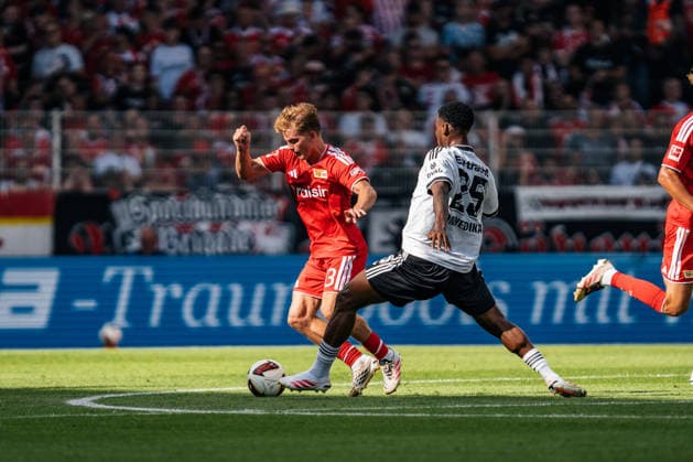 Deutschland: Bundesliga 2026 - 2027, 1. Spieltag - 1. FC Union Berlin vs Eintracht Frankfurt - Stadion An der Alten Försterei (Berlin): Andras Schäfer (1. FC Union Berlin, 13) am Ball *** Germany Bundesliga 2026–2027, Matchday 1: 1. FC Union Berlin vs. Eintracht Frankfurt, An der Alten Försterei Stadium, Berlin; Andras Schäfer, 1. FC Union Berlin, 13 on the ball Copyright: xTomxLauruschkatx