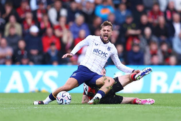 Bournemouth, England, 29th August 2026. Kiernan Dewsbury-Hall of Everton is fouled by Alex Scott of AFC Bournemouth who receives a yellow card during the AFC Bournemouth vs Everton Premier League match at the Vitality Stadium, Bournemouth. Picture credit should read: Paul Terry Sportimage EDITORIAL USE ONLY. No use with unauthorised audio, video, data, fixture lists, club league logos or live services. Online in-match use limited to 120 images, no video emulation. No use in betting, games or single club league player publications. SPI_020_PT_Bournemouth_Everton SPI-4940-0020