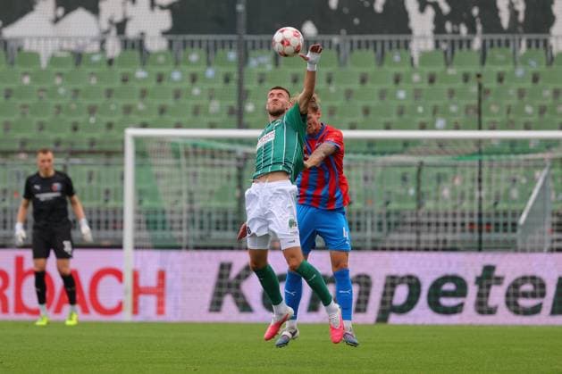 29.08.26, GER, Regionalliga Nord, Fussball, 6. Spieltag, Saison 2026 2027, VfB Lübeck vs SV Drochtersen Assel Zweikampf Kopfball Kopfballduell zwischen Selim Ajkic (VfB Luebeck 09) und Luca Menke (SV Drochtersen Assel 04) Luebeck Dietmar-Scholze-Stadion an der Lohmuehle SH Germany Copyright: xnordphotoxGmbHx xTauchnitzx