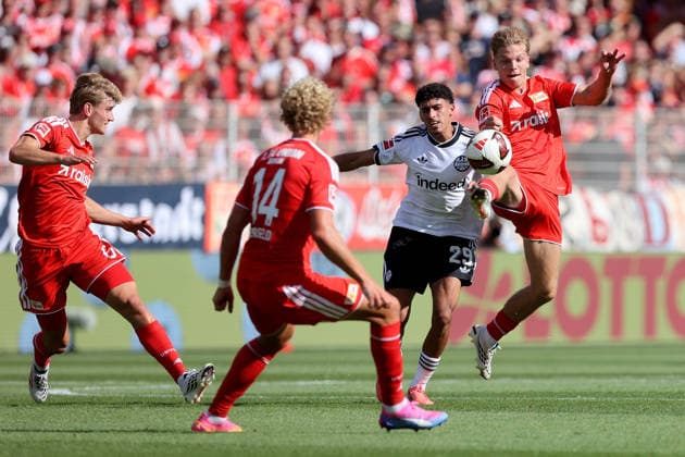 29.08.2026, xtgx, Fussball 1.Bundesliga, Union Berlin - Eintracht Frankfurt v.l. Andras Schaefer Schäfer (1. FC Union Berlin) Ayoube Amaimouni-Echghouyab (Eintracht Frankfurt) Zweikampf, Aktion, action, battle for the ball Berlin *** August 29, 2026, xtgx, Soccer, Bundesliga 1, Union Berlin vs. Eintracht Frankfurt, Andras Schaefer Schäfer, 1. FC Union Berlin, Ayoube Amaimouni Echghouyab, Eintracht Frankfurt, tackle, action, battle for the ball, Berlin