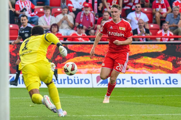 im Bild v.l.: Michel Aebischer (Union Berlin, 20), vor dem Tor der Frankfurter, GER, Berlin, Fussball, 1. FC Union Berlin vs Eintracht Frankfurt, in der Alten Försterei, 29.08.2026, DFB DFL REGULATIONS PROHIBIT ANY USE OF PHOTOGRAPHS AS IMAGE SEQUENCES AND OR QUASI-VIDEO, *** In the photo, from left: Michel Aebischer (Union Berlin), 20, in front of the Frankfurt goal, GER, Berlin, soccer, 1. FC Union Berlin vs. Eintracht Frankfurt, at the Alte Försterei, August 29, 2026, DFB and DFL regulations prohibit any use of photographs as image sequences and or quasi-video, Copyright: HMBxMedia UwexKoch