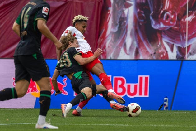 Deutschland: 1.Bundesliga, Saison 2026 2027, 29.08.2026, 1. Spieltag, RB Leipzig vs Borussia Mönchengladbach, Red Bull Arena : Antonio Nusa (RB Leipzig, 7) im Zweikampf gegen Shuto Machino (Borussia Moenchengladbach, 18) *** Germany s Bundesliga 1, 2026–2027 Season, August 29, 2026, Matchday 1, RB Leipzig vs. Borussia Mönchengladbach, Red Bull Arena: Antonio Nusa (RB Leipzig), No. 7, in a tackle against Shuto Machino (Borussia Mönchengladbach), No. 18 Copyright: xMichellexLukax