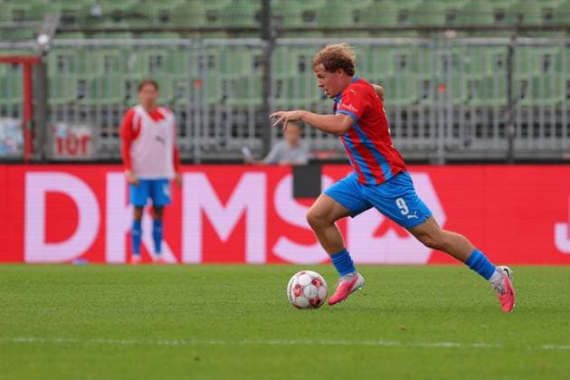 29.08.26, GER, Regionalliga Nord, Fussball, 6. Spieltag, Saison 2026 2027, VfB Lübeck vs SV Drochtersen Assel Einzelaktion Aktion Ganze Figur Einzeln Freisteller Tom Sanne (SV Drochtersen Assel 09) Luebeck Dietmar-Scholze-Stadion an der Lohmuehle SH Germany Copyright: xnordphotoxGmbHx xTauchnitzx