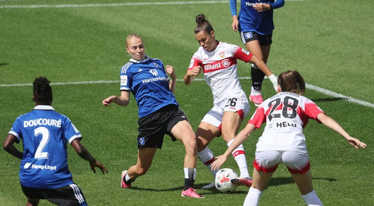 Stuttgart , Google Pixel Frauen-Bundesliga VfB Stuttgart vs. Hamburger SV , von links: Paulina Bartz ( HSV ) Nicole Billa ( VfB ) *** Stuttgart, Google Pixel Women s Bundesliga: VfB Stuttgart vs. Hamburger SV; from left: Paulina Bartz (HSV), Nicole Billa (VfB)