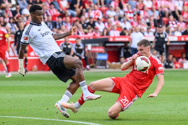 im Bild v.l.: Raphael Onyedika (E Frankfurt, 25), Michel Aebischer (Union Berlin, 20), Zweikampf, Action, Kampf, kaempft um den Ball, GER, Berlin, Fussball, 1. FC Union Berlin vs Eintracht Frankfurt, in der Alten Försterei, 29.08.2026, DFB DFL REGULATIONS PROHIBIT ANY USE OF PHOTOGRAPHS AS IMAGE SEQUENCES AND OR QUASI-VIDEO, *** In the photo, from left: Raphael Onyedika (Eintracht Frankfurt, 25), Michel Aebischer (Union Berlin, 20); tackle, action, battle, fighting for the ball, GER, Berlin, soccer, 1. FC Union Berlin vs. Eintracht Frankfurt, at the Alte Försterei, August 29, 2026, DFB and DFL regulations prohibit any use of photographs as image sequences and or quasi-video, Copyright: HMBxMedia UwexKoch
