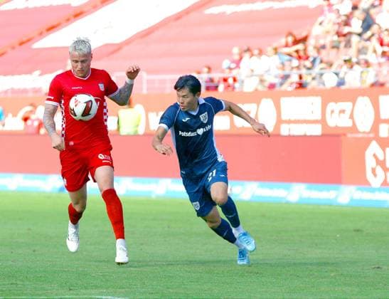 Ben-Luca Moritz (Zwickau, links) im Laufduell mit Min-gi Kang (Babelsberg) Fußball Regionalliga Nordost 2026 27 FSV Zwickau - SV Babelsberg am 29.8.2026 FSV Zwickau - SV Babelsberg