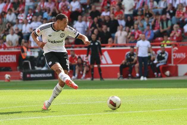 BERLIN, DEUTSCHLAND - AUGUST 29: goal, Younes Ebnoutalib (Eintracht Frankfurt, 11) scores into the goal, 1:2, during the match in the German Bundesliga: Union Berlin - Eintracht Frankfurt at Stadion An der Alten Foersterei on matchday 32 on August 29, 2026 in Berlin, Deutschland. DFB regulations prohibit any use of photographs as image sequences and or quasi video. Berlin Deutschland Copyright: xO.Frankex
