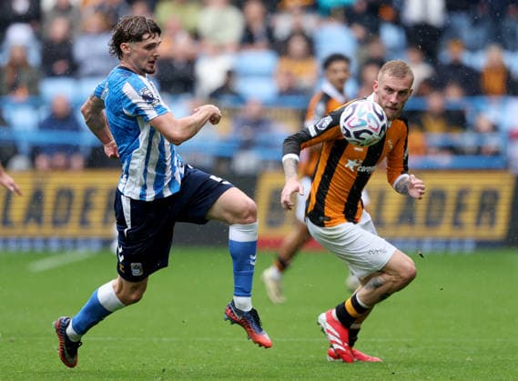 Coventry City v Hull City - Premier League 2026 27 Jack Rudoni of Coventry City and Oliver McBurnie of Hull City challenge during the Premier League 2026 27 match between Coventry City and Hull City at The Coventry Building Society Arena on August 29, 2026 in Coventry, England. WARNING! This Photograph May Only Be Used For Newspaper And Or Magazine Editorial Purposes. May Not Be Used For Publications Involving 1 player, 1 Club Or 1 Competition Without Written Authorisation From Football DataCo Ltd. For Any Queries, Please Contact Football DataCo Ltd on +44 (0) 207 864 9121 Coventry The Coventry Building Society Arena England United Kingdom Copyright: xAllstarxPicturexLibraryxLtdx