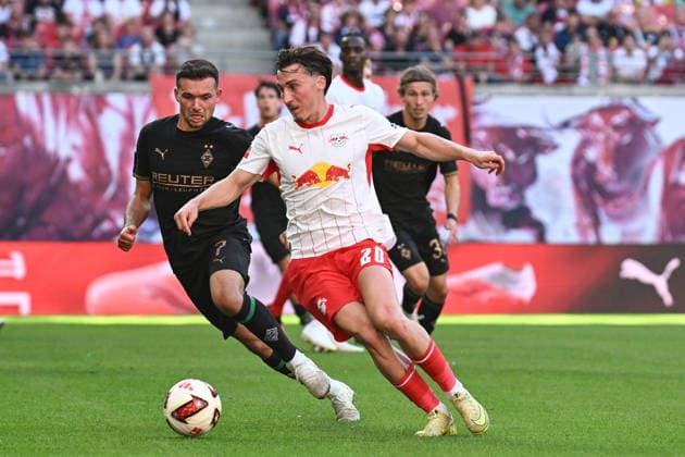 Fußball I Herren I Saison 2026-2027 I Bundesliga I 1. Spieltag I RB Leipzig - Borussia Mönchengladbach I 29.08.2026 Zweikampf Kevin Stöger (7, Borussia Mönchengladbach), Rocco Reitz (20, RB Leipzig) Leipzig Red Bull Arena Sachsen Deutschland *** Soccer Men s 2026–2027 Season Bundesliga Matchday 1 RB Leipzig vs. Borussia Mönchengladbach August 29, 2026 Tackle: Kevin Stöger 7, Borussia Mönchengladbach, Rocco Reitz 20, RB Leipzig, Red Bull Arena, Saxony, Germany Copyright: xLobeca InesxHähnelx