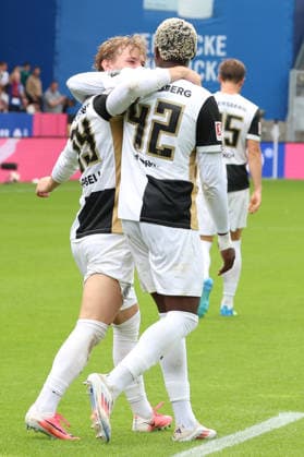 29.08.2026, xrekx, Fussball 1.Bundesliga, SV Elversberg - Bayer 04 Leverkusen v.l. Torjubel nach dem Tor zum celebrating the goal celebrate 3:0 durch David Mokwa (SV 07 Elversberg) mit Cole Campbell (SV 07 Elversberg) (DFL DFB REGULATIONS PROHIBIT ANY USE OF PHOTOGRAPHS as IMAGE SEQUENCES and or QUASI-VIDEO) Elversberg *** August 29, 2026, xrekx, Soccer, Bundesliga 1, SV Elversberg vs. Bayer 04 Leverkusen: Goal celebration after David Mokwa scored the 3–0 goal for SV 07 Elversberg with Cole Campbell. SV 07 Elversberg. DFL and DFB regulations prohibit any use of photographs as image sequencesENCES and or QUASI-VIDEO Elversberg
