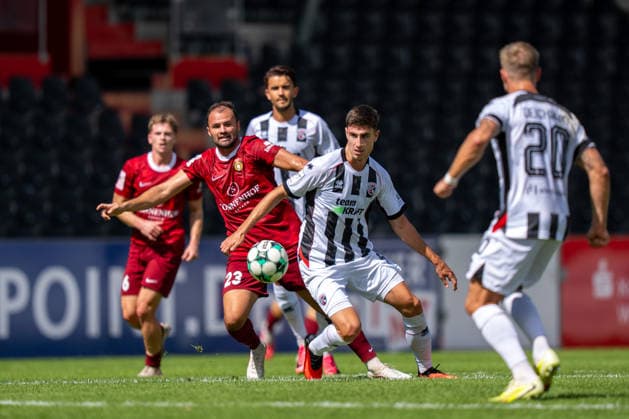 Zweikampf zwischen Fabian Eisele (SG Sonnenhof Großaspach, 23) und Georgios Antzoulas (FC Ingolstadt 04, 06) SG Sonnenhof Großaspach vs. FC Ingolstadt 04, Fussball, 3. Liga, 3. Spieltag, 29.08.2026, DFB regulations prohibit any use of photographs as image sequences and or quasi-video Aspach Baden-Wuerttemberg Deutschland