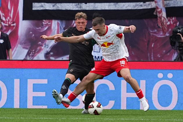 29.08.2026, xydrx, Herren, Fußball, 1.Bundesliga, RB Leipzig - Borussia Mönchengladbach, Saison 2026 2027, Red Bull Arena: Robin Hack (Borussia Moenchengladbach, 25) im Zweikampf gegen Brajan Gruda (RB Leipzig, 10) DFB regulations prohibit any use of photographs as image sequences and or quasi-video. *** August 29, 2026, xydrx, Men s, Soccer, Bundesliga 1, RB Leipzig vs. Borussia Mönchengladbach, 2026–2027 season, Red Bull Arena: Robin Hack (Borussia Mönchengladbach), age 25, in a tackle against Brajan Gruda (RB Leipzig), No. 10. DFB regulations prohibit any use of photographs as image sequences and or quasi-video. Copyright: HMBxMedia YannisxDreimann