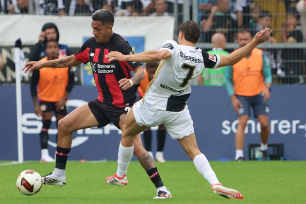 29.08.2026, Fussball, Herren, 1. Bundesliga, Saison 2026 2027, SV 07 Elversberg - Bayer 04 Leverkusen, Facundo Medina (Bayer 04 Leverkusen), Maurice Krattenmacher (SV 07 Elversberg) Elversberg Ursapharm-Arena an der Kaiserlinde Saarland Deutschland (DEU) *** August 29, 2026, Soccer, Men s, Bundesliga 1, 2026–2027 Season, SV 07 Elversberg vs. Bayer 04 Leverkusen, Facundo Medina (Bayer 04 Leverkusen), Maurice Krattenmacher (SV 07 Elversberg), Elversberg Ursapharm Arena an der Kaiserlinde, Saarland, Germany, DEU Copyright: xSebastianxBachx