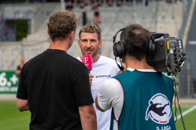 Pascal Reinhardt (Trainer SG Sonnenhof Großaspach) im Interview mit Magenta, SG Sonnenhof Großaspach vs. FC Ingolstadt 04, Fussball, 3. Liga, 3. Spieltag, 29.08.2026, DFB regulations prohibit any use of photographs as image sequences and or quasi-video Aspach Baden-Wuerttemberg Deutschland
