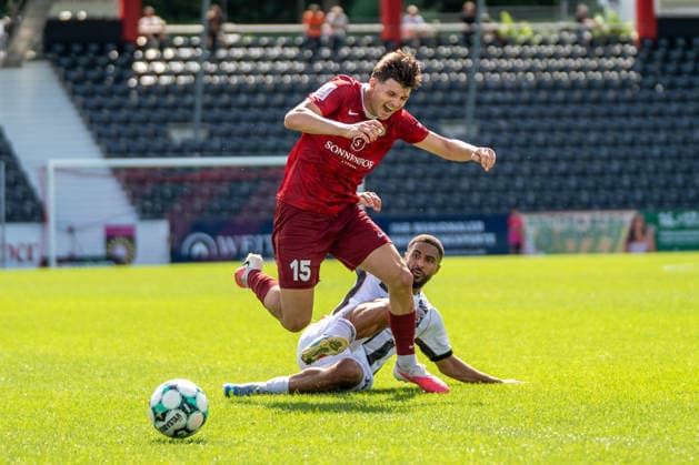 Niklas Pollex (SG Sonnenhof Großaspach, 18) foult Antonis Aidonis (SG Sonnenhof Großaspach, 15) und sieht danach die gelb-rote Karte, SG Sonnenhof Großaspach vs. FC Ingolstadt 04, Fussball, 3. Liga, 3. Spieltag, 29.08.2026, DFB regulations prohibit any use of photographs as image sequences and or quasi-video Aspach Baden-Wuerttemberg Deutschland
