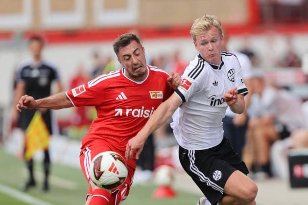 29.08.2026, xtgx, Fussball 1.Bundesliga, Union Berlin - Eintracht Frankfurt v.l. Josip Juranovic (1. FC Union Berlin) Jonathan Jonny Burkardt (Eintracht Frankfurt) Zweikampf, Aktion, action, battle for the ball Berlin *** August 29, 2026, xtgx, Soccer, Bundesliga 1, Union Berlin vs. Eintracht Frankfurt: Josip Juranovic (1. FC Union Berlin) vs. Jonathan Jonny Burkardt (Eintracht Frankfurt) – tackle, action, battle for the ball, Berlin