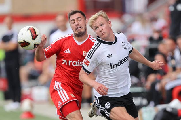 29.08.2026, xtgx, Fussball 1.Bundesliga, Union Berlin - Eintracht Frankfurt v.l. Josip Juranovic (1. FC Union Berlin) Jonathan Jonny Burkardt (Eintracht Frankfurt) Zweikampf, Aktion, action, battle for the ball Berlin *** August 29, 2026, xtgx, Soccer, Bundesliga 1, Union Berlin vs. Eintracht Frankfurt, Josip Juranovic, 1. FC Union Berlin, Jonathan Jonny Burkardt, Eintracht Frankfurt, tackle, action, battle for the ball, Berlin