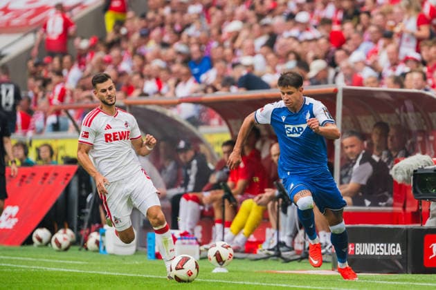 Tom Krauss (1.FC Koeln, 05) im Laufduell mit Adam Hlozek (TSG Hoffenheim, 10) 1.FC Köln vs. TSG Hoffenheim, Fussball, Bundesliga, 1.Spieltag, Saison 2026 27, 29.08.2026, DFL REGULATIONS PROHIBIT ANY USE OF PHOTOGRAPHS AS IMAGE SEQUENCES AND OR QUASI-VIDEO, 1.FC Köln vs. TSG Hoffenheim, Fussball, Bundesliga, 1.Spieltag, Saison 2026 27, 29.08.2026 Köln *** Tom Krauss (1 FC Köln), No. 05, in a footrace with Adam Hlozek (TSG Hoffenheim), No. 10; 1 FC Köln vs. TSG Hoffenheim, Soccer, Bundesliga, Matchday 1, 2026–27 Season, August 29, 2026, DFL regulations prohibit any use of photographs as image sequences and or quasi-video, 1. FC Köln vs. TSG Hoffenheim, soccer, Bundesliga, Matchday 1, 2026–27 Season, August 29, 2026, Cologne Copyright: xEibner-Pressefoto LukasxBaldygax EP_LBA