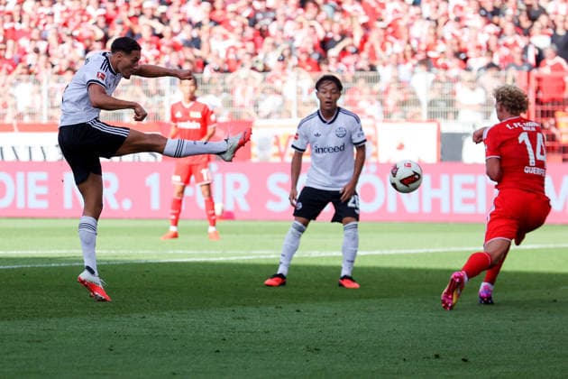 29.08.2026, xtgx, Fussball 1.Bundesliga, Union Berlin - Eintracht Frankfurt v.l. Younes Ebnoutalib (Eintracht Frankfurt) Torschuetze, erzielt das Tor, Treffer, scores the goal 1:3 Berlin *** August 29, 2026, xtgx, Soccer, Bundesliga 1, Union Berlin vs. Eintracht Frankfurt, Younes Ebnoutalib, Eintracht Frankfurt, goal scorer, scores the goal, 1-3 Berlin